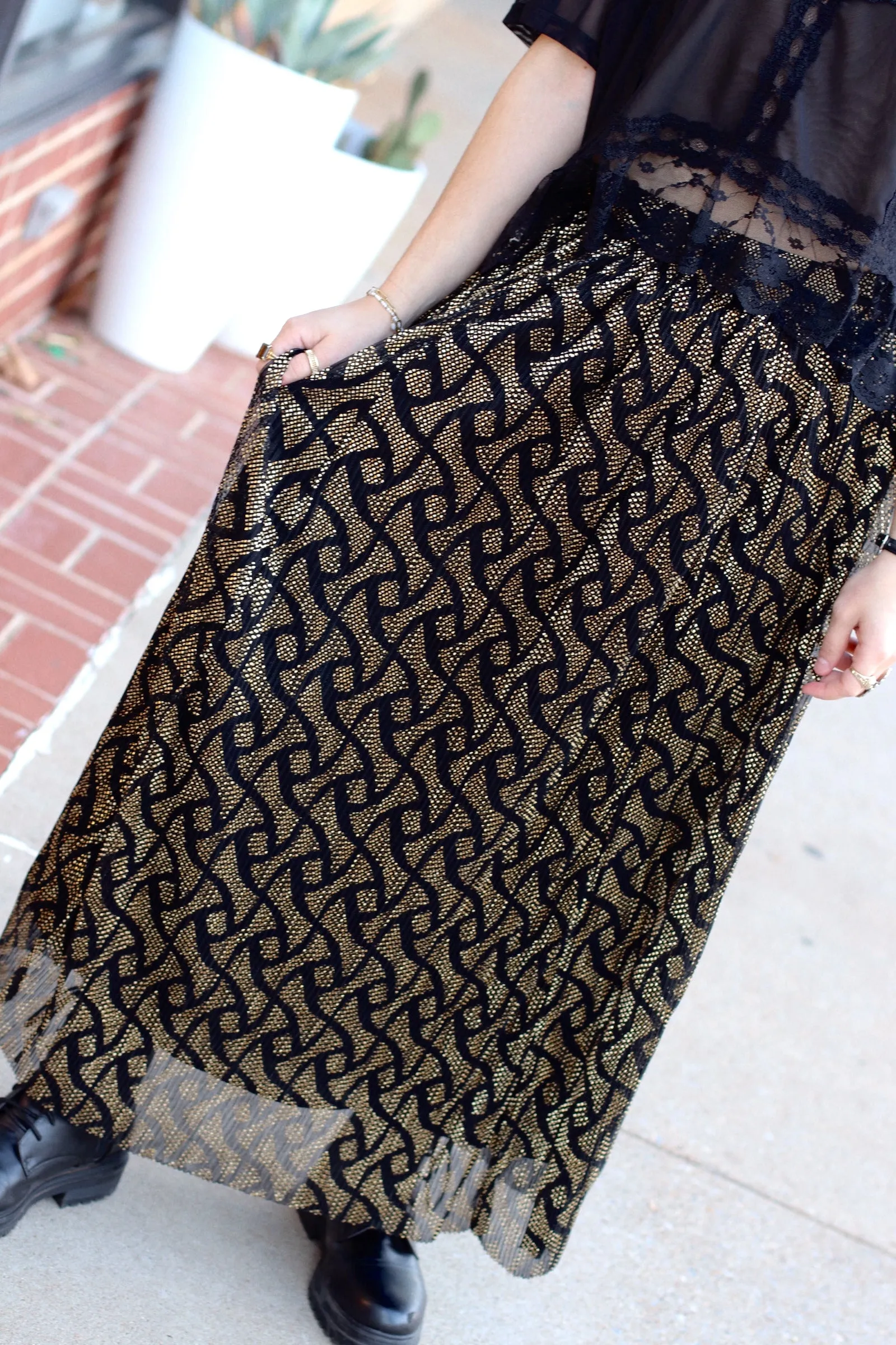 Goldie Flowy Midi Skirt   Black